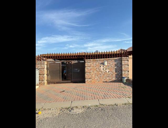 2 BEDROOM HOUSE FOR SALE IN CLAYVILLE